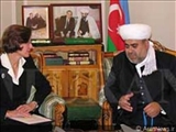 Paşazadənin qulağına kim pıçıldayır?