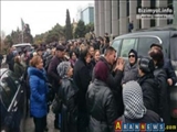 Bakıda etiraz: Dövlət bizim pulumuzu niyə vermir?